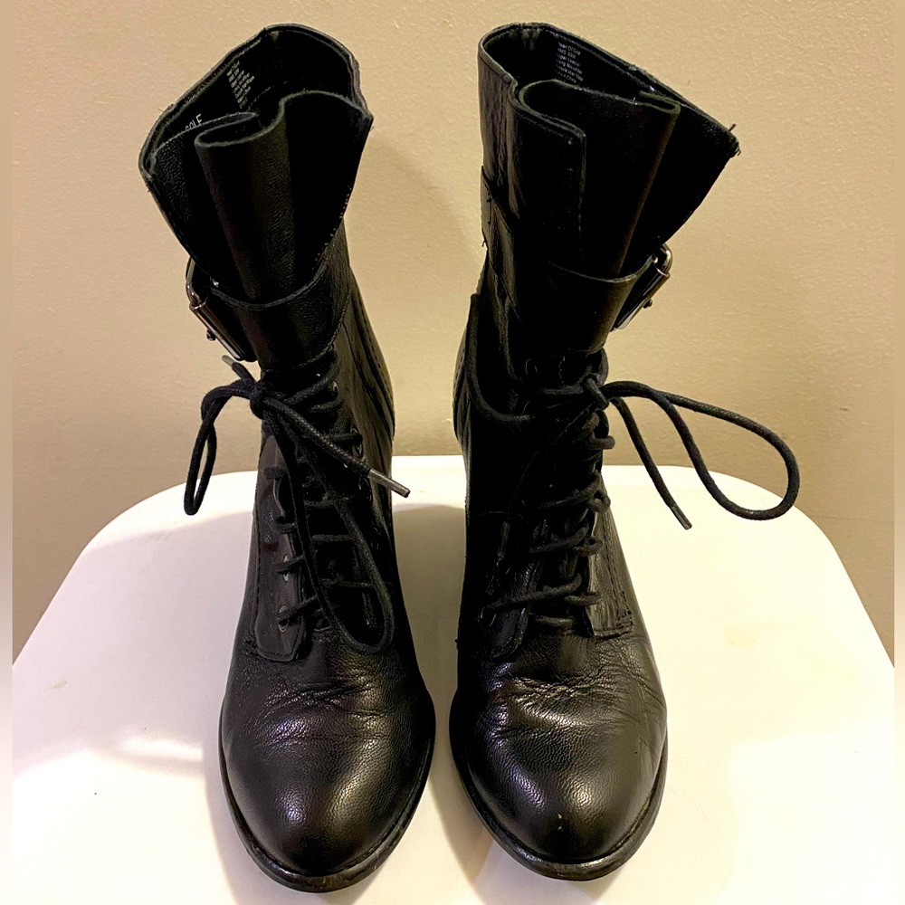 Kenneth Cole Reaction Black Woman’s 6.5 boot.